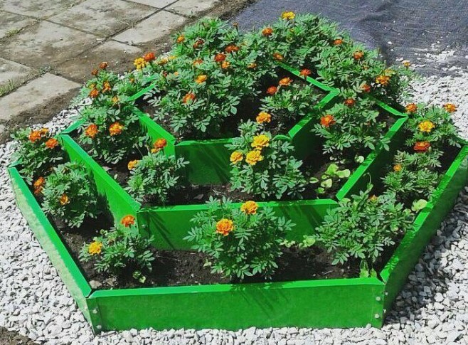 Шестиугольные металлические клумбы в Воронеже